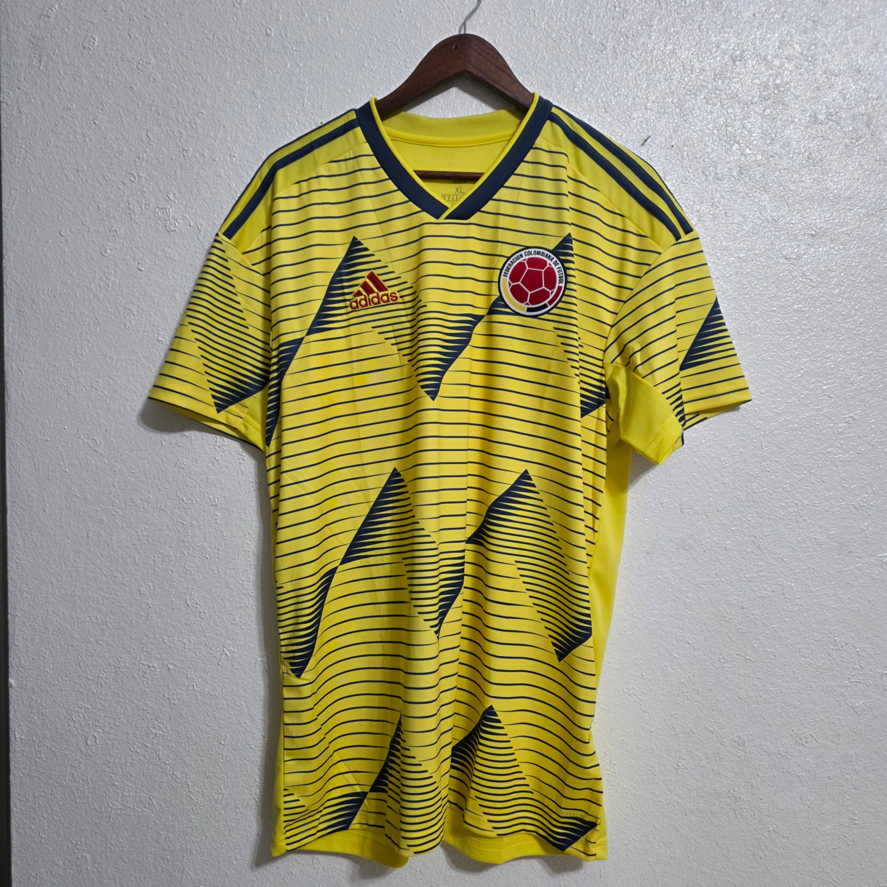 Colombia 2019 Copa America Home Jersey (XL) BNWT